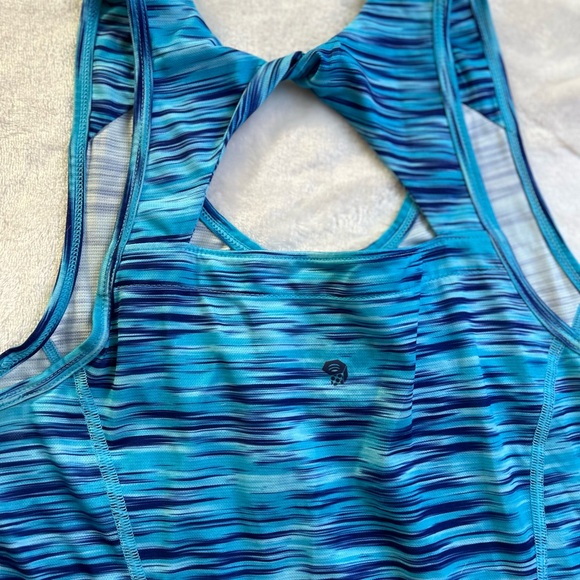 Mountainwear workout top. - Picture 3 of 4